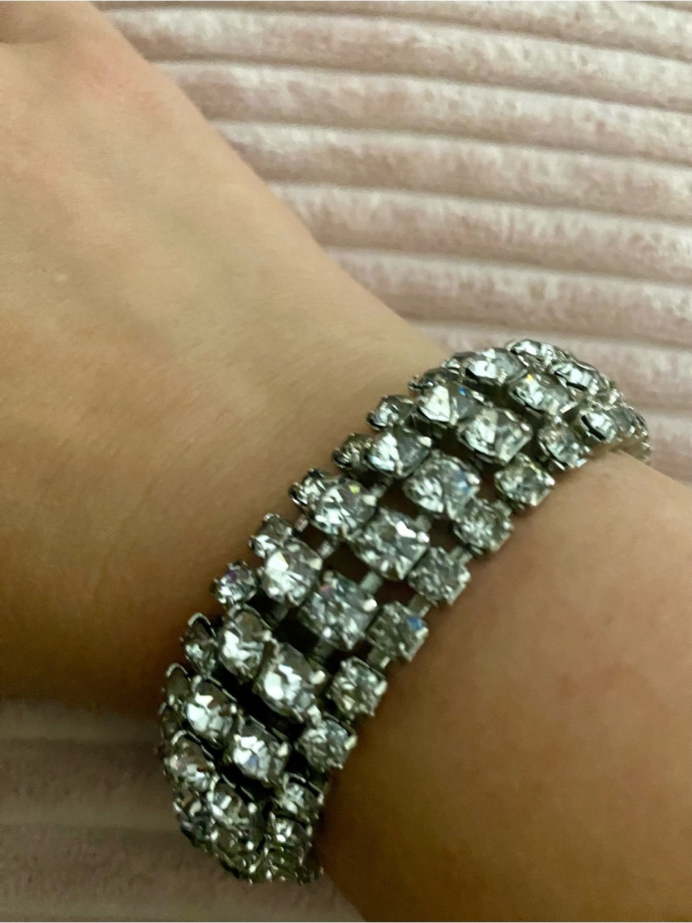 RARE Vintage Pretty WEISS‎ Signed Clear Rhinestone Silver Tone Cuff Bracelet - Picture 16 of 16
